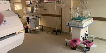 رئيس جامعة أسوان يتفقد حضانات مستشفيات الجامعة عقب حريق المبنى الإداري 1 - جريدة المساء