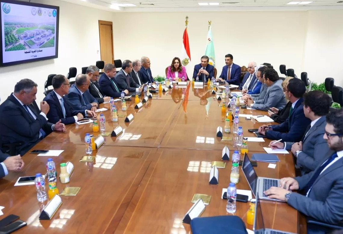 اجتماع وزراء الزراعة والتنمية المحلية والبيئة والصناعة بمشاركة رئيس اتحاد الصناعات لمتابعة "القرية المنتجة" 20 - جريدة المساء اجتماع وزراء الزراعة والتنمية المحلية والبيئة والصناعة بمشاركة رئيس اتحاد الصناعات لمتابعة "القرية المنتجة" 19 - جريدة المساء
