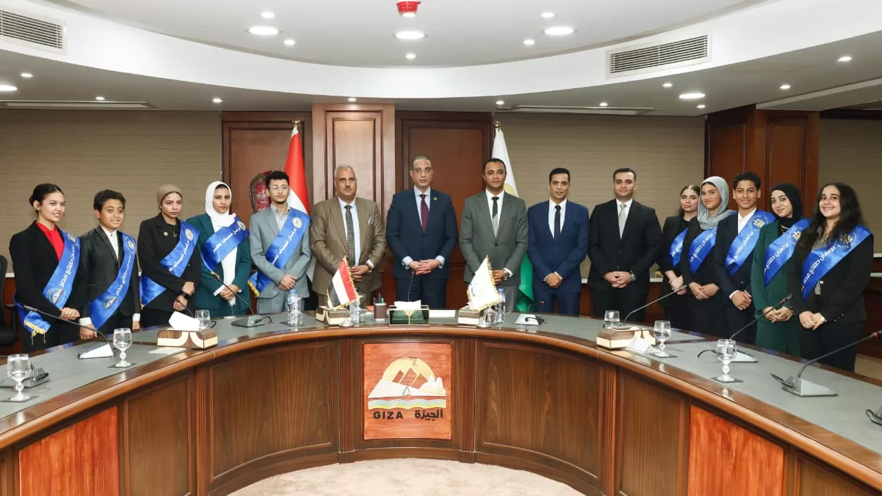 محافظ الجيزة يستقبل وفدًا من برلمان الشيوخ والشباب والطلائع بوزارة الشباب