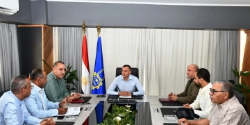 محافظ أسوان يتابع مشروع إحلال وتجديد مساكن المغتربين بنصر النوبة 1 - جريدة المساء