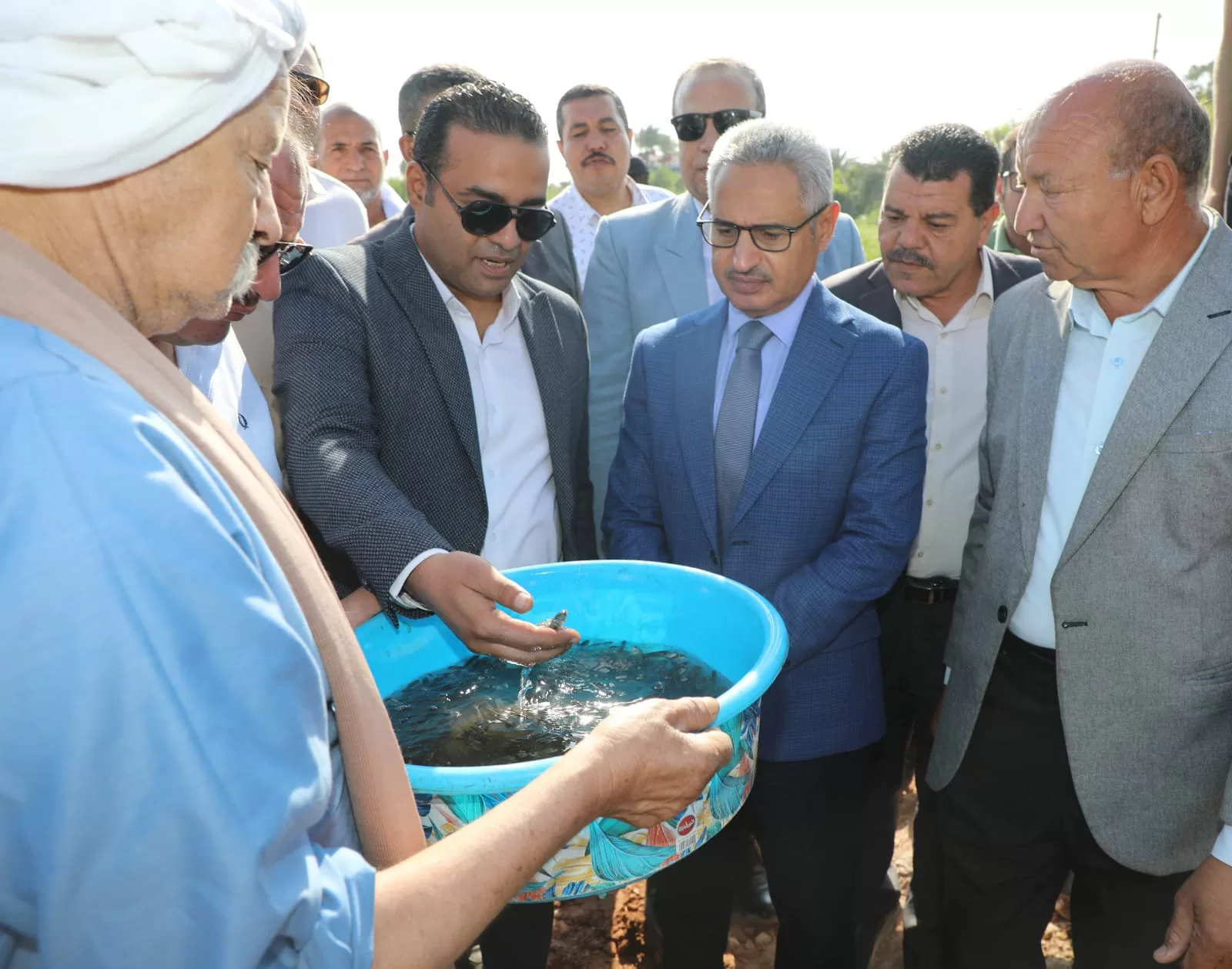 محافظ بنى سويف يشهد إلقاء دفعة من الزرّيعات ضمن مشروع الاستزراع السمكي بجهاز حماية وتنمية البحيرات والثروة السمكية