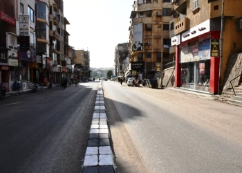 محافظ أسوان يتابع أعمال التجميل ورفع كفاءة الشارع الجديد .. ويؤكد الحفاظ على المظهر الحضارى وتحقيق السيولة المرورية 25 - جريدة المساء