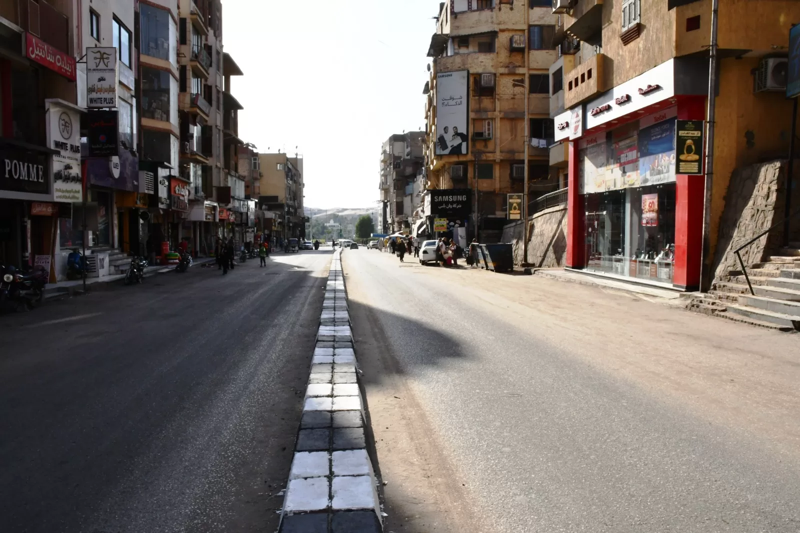 محافظ أسوان يتابع أعمال التجميل ورفع كفاءة الشارع الجديد .. ويؤكد الحفاظ على المظهر الحضارى وتحقيق السيولة المرورية