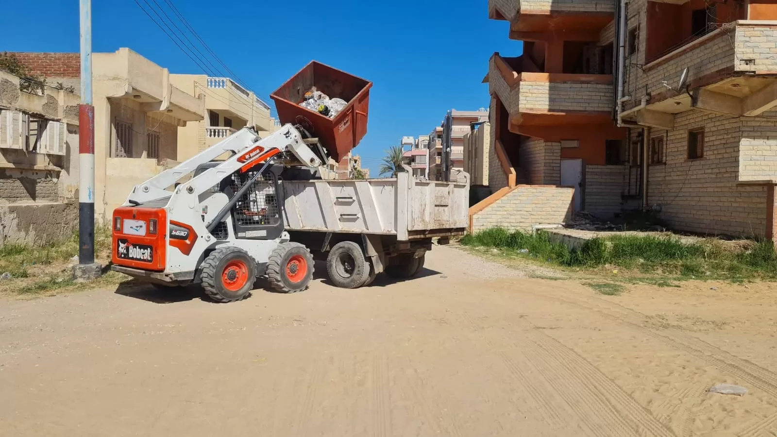 رئيس مدينة مصيف بلطيم : إستمرار حملات النظافة العامة والتجميل بجميع المناطق وأعمال النظافة العامة