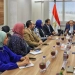 هيئة الدواء المصرية بحثت ملفات توطين المستحضرات الدوائية مع عدد من الشركات وفق الضوابط التنظيمية 4 - جريدة المساء هيئة الدواء المصرية بحثت ملفات توطين المستحضرات الدوائية مع عدد من الشركات وفق الضوابط التنظيمية 3 - جريدة المساء