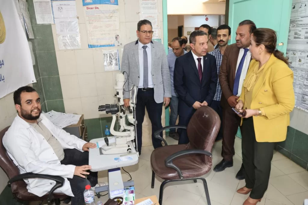 محافظ المنوفية ووفد اللجنة الطبية العليا بمجلس الوزراء يتفقدان فعاليات القافلة الطبية بـ "طه شبرا قويسنا" 21 - جريدة المساء