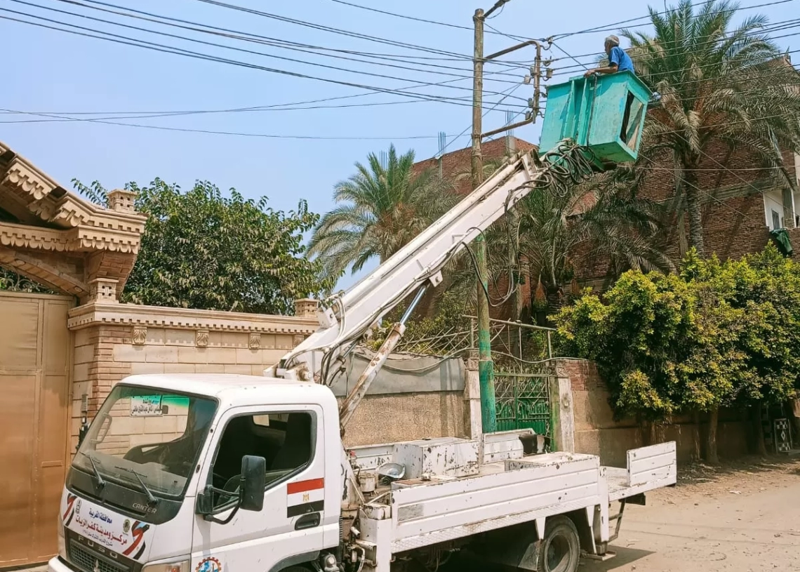 محافظ الغربية تابع أعمال صيانة أعمدة الإنارة بالمراكز والقرى واستمرار رفع كفاءة الشبكات والتصدي للتوصيلات غير القانونية 19 - جريدة المساء