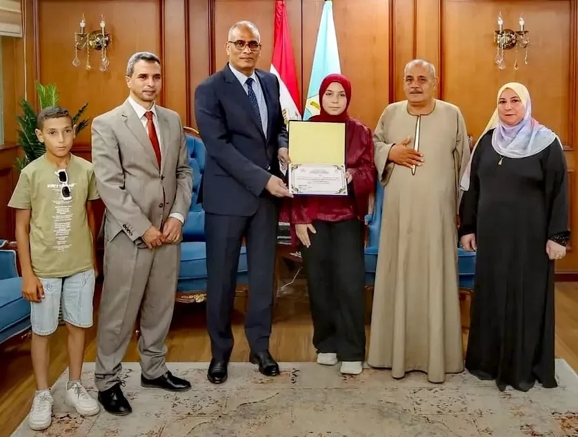 محافظ كفرالشيخ كرم أوائل الشهادة الإعدادية والموهوبين 19 - جريدة المساء