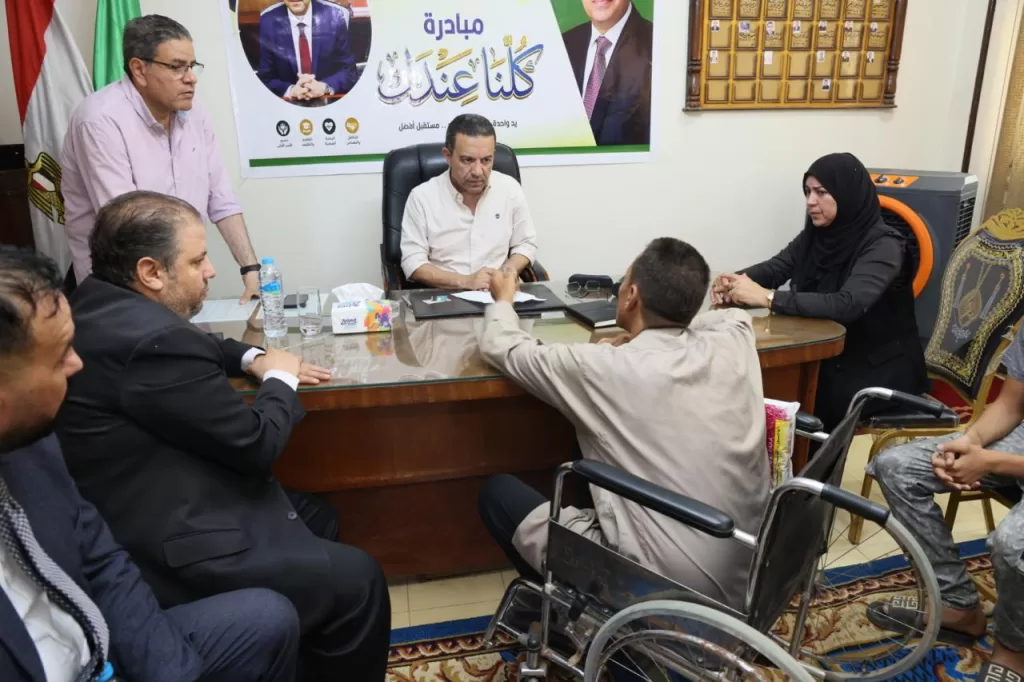 خلال مبادرة "كلنا عندك".. محافظ المنوفية يبحث طلبات 200 مواطن على مدار 10 ساعات بسرس الليان 21 - جريدة المساء