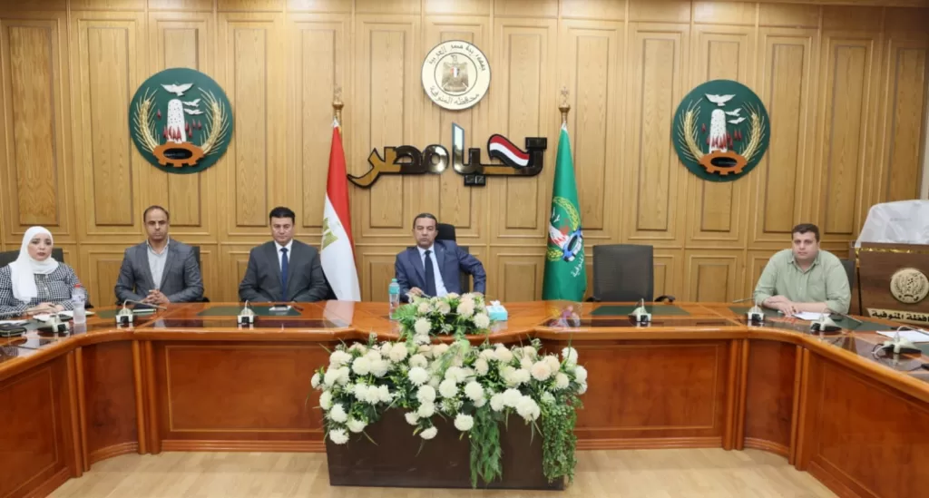 محافظ المنوفية يستعرض خطط عمل مشروعات تحسين الطرق والمواقف والتدخل السريع 21 - جريدة المساء