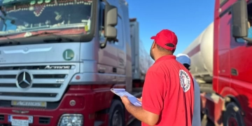 الهلال الأحمر تدعم الأشقاء الفلسطينيين بأطنان من المساعدات الإنسانية الشاملة  1 - جريدة المساء