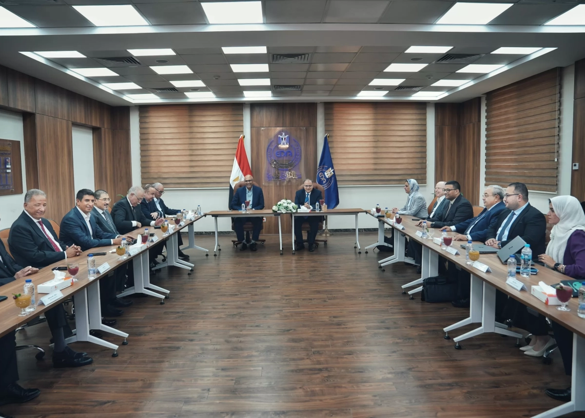 "الغمراوي" يستقبل رئيس غرفة صناعة الدواء لبحث تعزيز استقرار السوق .. ودعم تنافسية الصناعة الوطنية 19 - جريدة المساء