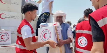 الهلال الأحمر يدعم الأسر الأولى بالرعاية بقافلة إغاثية متكاملة في شلاتين 1 - جريدة المساء
