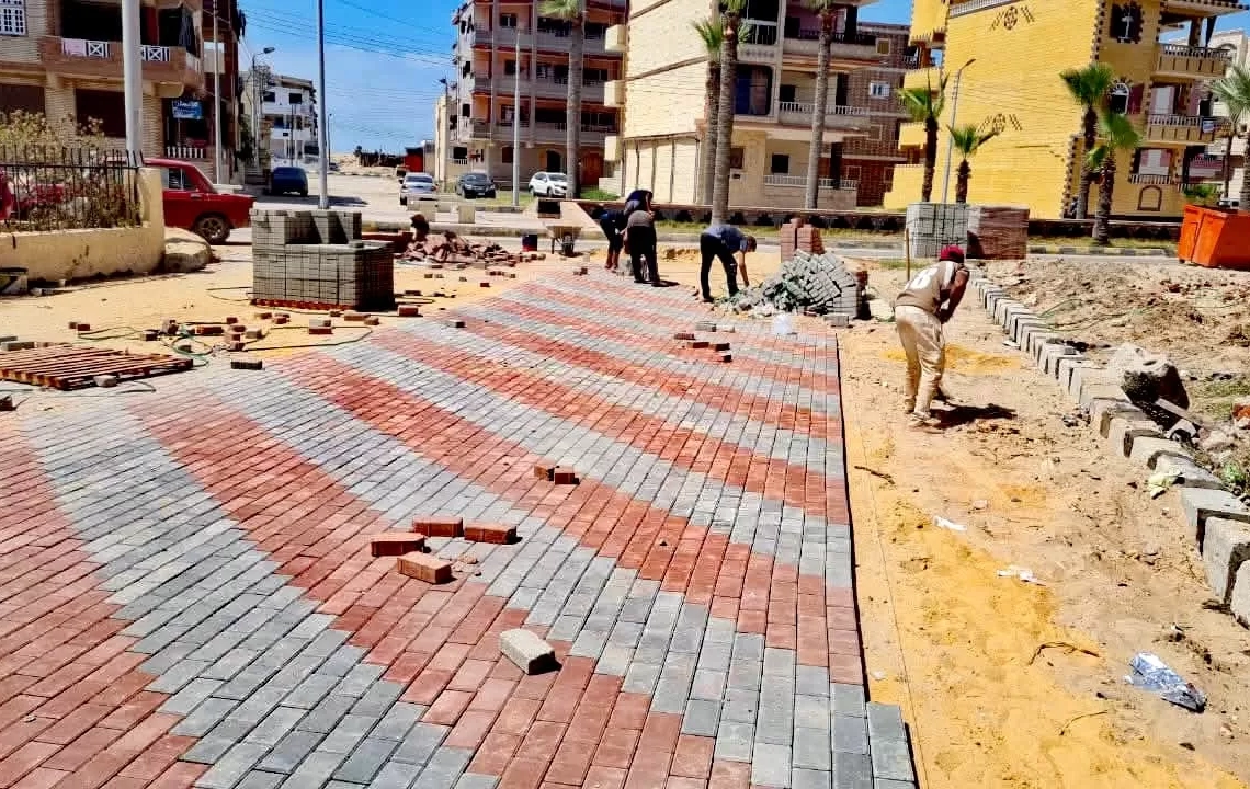 محافظ كفرالشيخ إستمرار أعمال تركيب الإنترلوك بمنطقة الزهراء بمصيف بلطيم ضمن خطة تطوير الشوارع 19 - جريدة المساء