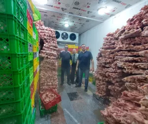 ضبط منشأة بكرداسة تعيد استخدام مخلفات الفراخ في تصنيع منتجات غذائية.. و28224 عبوة مشروبات طاقة مجهولة 25 - جريدة المساء