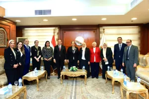 خلال زيارتها لرئيسة هيئة النيابة الإدارية والتهنئة بمهام منصبها المستشارة أمل عمار: المستشارة هدى عيسى إضافة جديدة لمسيرة المرأة المصرية في تقلد أرفع المناصب القضائية. 23 - جريدة المساء