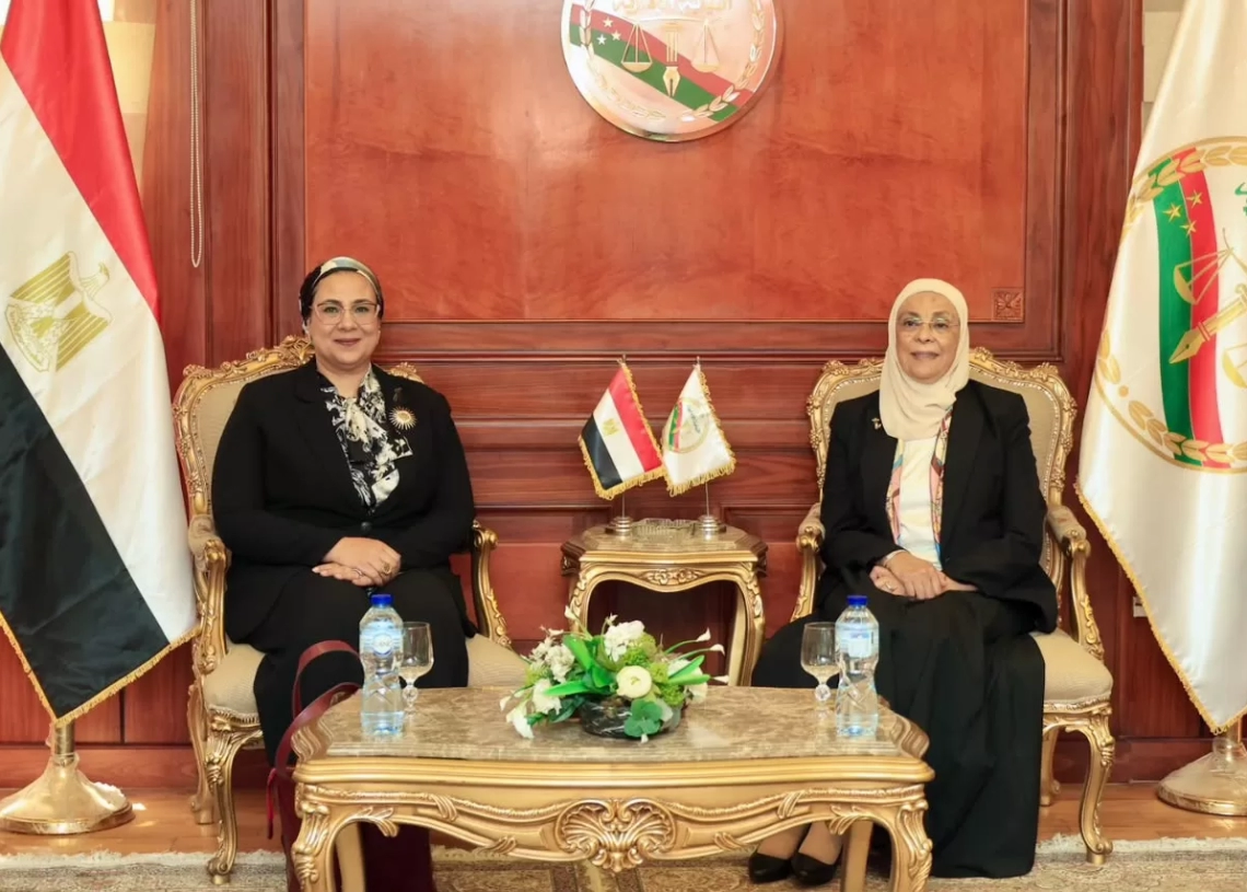 خلال زيارتها لرئيسة هيئة النيابة الإدارية والتهنئة بمهام منصبها المستشارة أمل عمار: المستشارة هدى عيسى إضافة جديدة لمسيرة المرأة المصرية في تقلد أرفع المناصب القضائية. 19 - جريدة المساء
