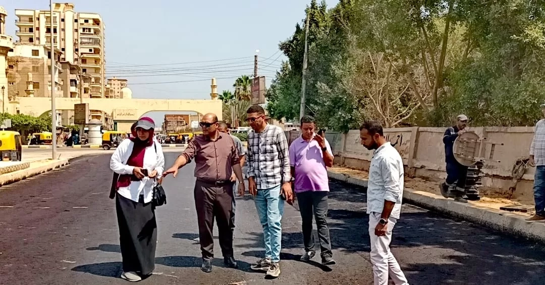 محافظ كفرالشيخ يتابع أعمال رصف طريق «عمر أبو العز» بدسوق 19 - جريدة المساء