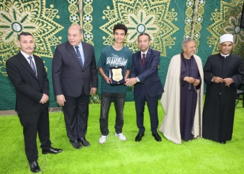 محافظ المنوفية يكرم أوائل الإعدادية العامة و الأزهرية بالدروع التذكارية 39 - جريدة المساء