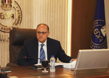 رئيس هيئة الدواء المصرية يستقبل مدير عام شركة HVD مصر وإفريقيا لبحث تعزيز التعاون في مجال المستلزمات الطبية 27 - جريدة المساء
