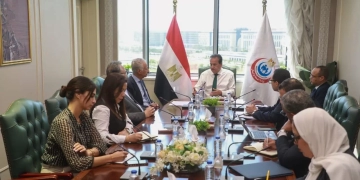 وزير الصحة اجتمع مع شركتي «تكنويڤ» و«ميدبوت» لتفعيل تقنية الروبوت الجراحي في مصر 98 - جريدة المساء