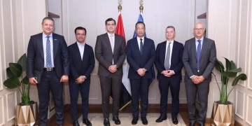 وزير الاتصالات يبحث مع "سيستمز ليمتد" خطط التوسع في مصر 1 - جريدة المساء
