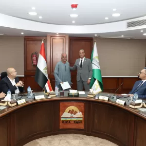 محافظ الجيزة يسلم 23 عقدًا لتقنين أراضي الدولة للمواطنين المستفيدين من واضعي اليد 23 - جريدة المساء