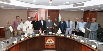 محافظ الجيزة يسلم 23 عقدًا لتقنين أراضي الدولة للمواطنين المستفيدين من واضعي اليد 1 - جريدة المساء
