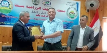 محطة البحوث الزراعية بسخا تكرم د.عباس شراقي 103 - جريدة المساء