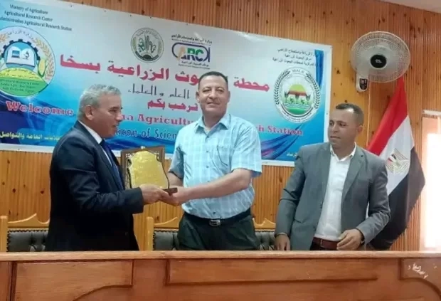 محطة البحوث الزراعية بسخا تكرم د.عباس شراقي 20 - جريدة المساء محطة البحوث الزراعية بسخا تكرم د.عباس شراقي 19 - جريدة المساء