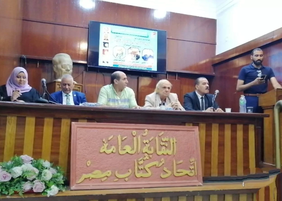 " تحولات القصيدة بين العمود والتفعيلة".. ندوة لشعبة الفصحى باتحاد الكتاب  16 - جريدة المساء
