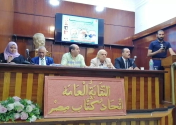 " تحولات القصيدة بين العمود والتفعيلة".. ندوة لشعبة الفصحى باتحاد الكتاب  23 - جريدة المساء