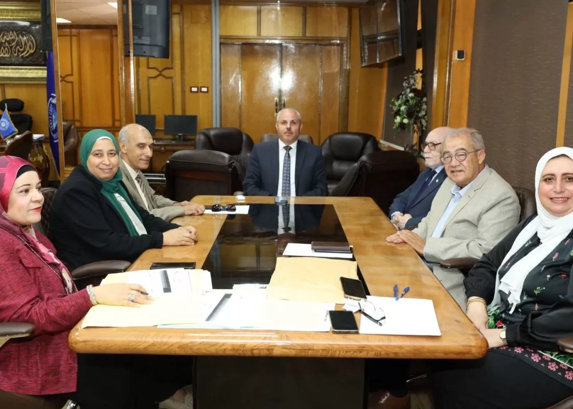 رئيس جامعة القناة يعلن اسماء الفائزين بجائزة "العطاء والوفاء" 20 - جريدة المساء رئيس جامعة القناة يعلن اسماء الفائزين بجائزة "العطاء والوفاء" 19 - جريدة المساء