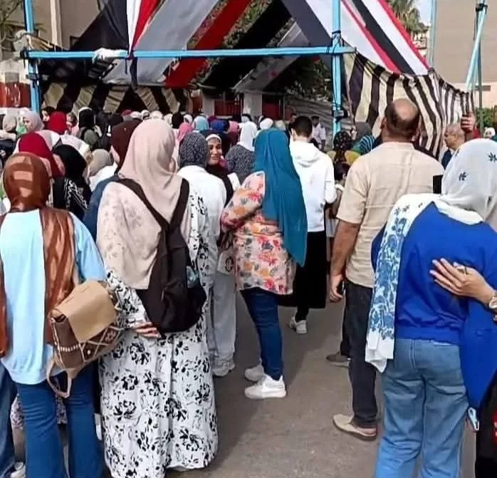 بالزغاريد والفرحة..طلاب الثانوية العامة سعداء بسهولة امتحان "الإنجليزى" بالمنوفية 21 - جريدة المساء