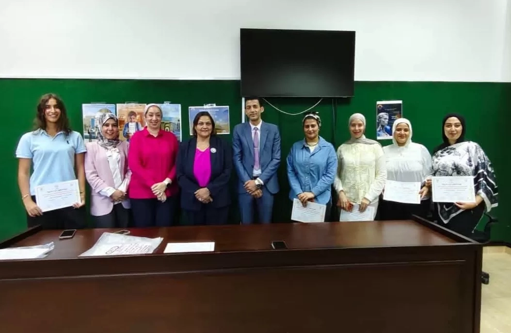توزيع شهادات دورة "فن الجرافيك" بإعلام 6 أكتوبر 19 - جريدة المساء