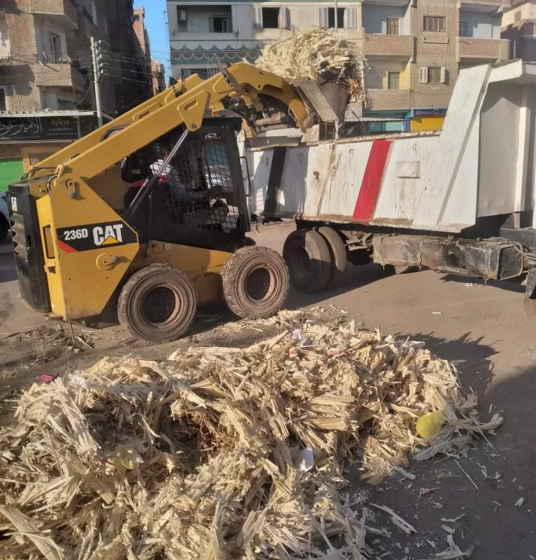محافظ الغربية يواصل حملات النظافة المكبرة لإزالة البؤر التاريخية وتراكمات القمامة ورفع 465 طنًا من المخلفات في يوم واحد 19 - جريدة المساء