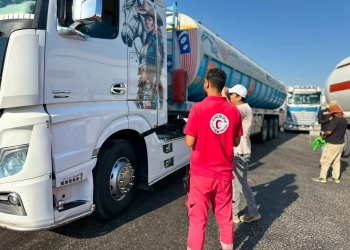 الهلال الأحمر يمد غزة بالمساعدات