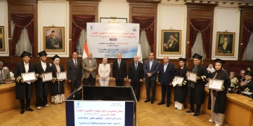 محافظ القاهرة يكرم أوائل الثانوية العامة تقديرًا لتفوقهم العلمي 1 - جريدة المساء