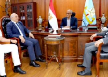 محافظ كفرالشيخ يلتقى  مع مدير المرور الجديد ويؤكد تطوير المنظومة المرورية وتحقيق السيولة بالشوارع على رأس أولويات المرحلة المقبلة 25 - جريدة المساء