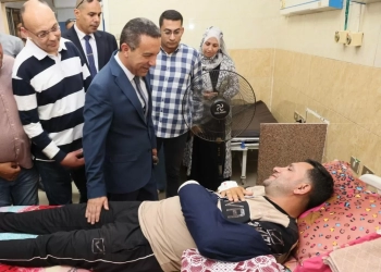 محافظ المنوفية يزور نائب رئيس حي شرق بمستشفى الجامعة إثر تعرضه للتعدي عليه أثناء تأدية عمله 37 - جريدة المساء