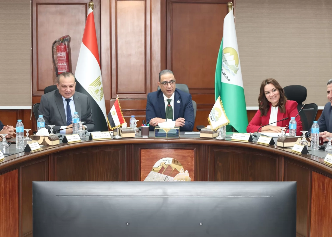 محافظ الجيزة ورئيس "التنمية الحضرية" يبحثان تطوير منطقة "عزيز عزت" والكيت كات 17 - جريدة المساء