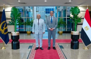 محافظ الجيزة يهنئ مساعد وزير الداخلية لقطاع أمن الجيزة بمنصبه الجديد 23 - جريدة المساء