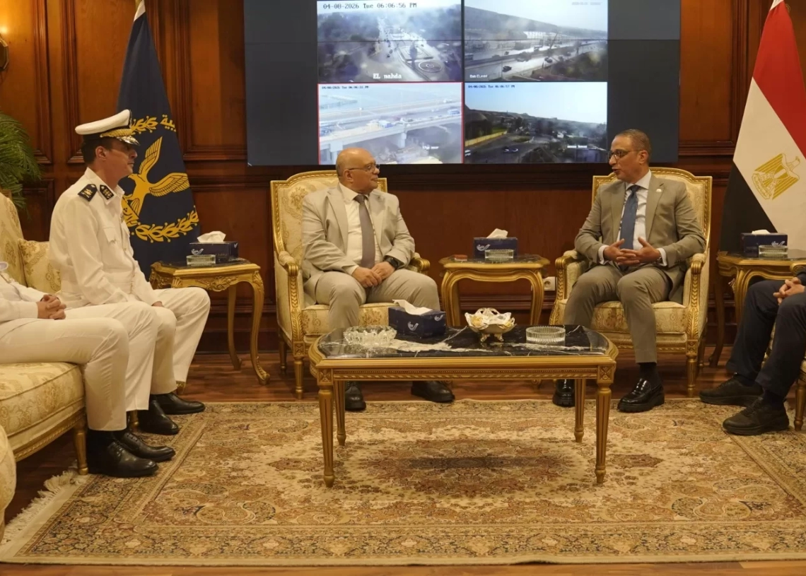 محافظ الجيزة يهنئ مساعد وزير الداخلية لقطاع أمن الجيزة بمنصبه الجديد 19 - جريدة المساء
