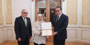 وزير الصحة يُكرم مدير عيادة التأمين بمدينة نصر وفرق التمريض لدورهم فى إنقاذ المرضى أثناء الحريق 1 - جريدة المساء