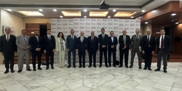 سرج يدعو الشركات الهندية للتصنيع في مصر والتصدير للعالم عبر بوابة الاتفاقيات التجارية 2 - جريدة المساء سرج يدعو الشركات الهندية للتصنيع في مصر والتصدير للعالم عبر بوابة الاتفاقيات التجارية 1 - جريدة المساء