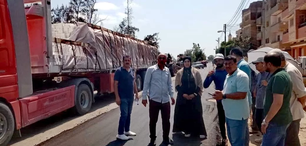 رئيسه مدينة بيلا تفقدت أعمال رصف طريق مدخل قرية الكوم الطويل بطول 1 كم لرفع كفاءة شبكة الطرق 17 - جريدة المساء