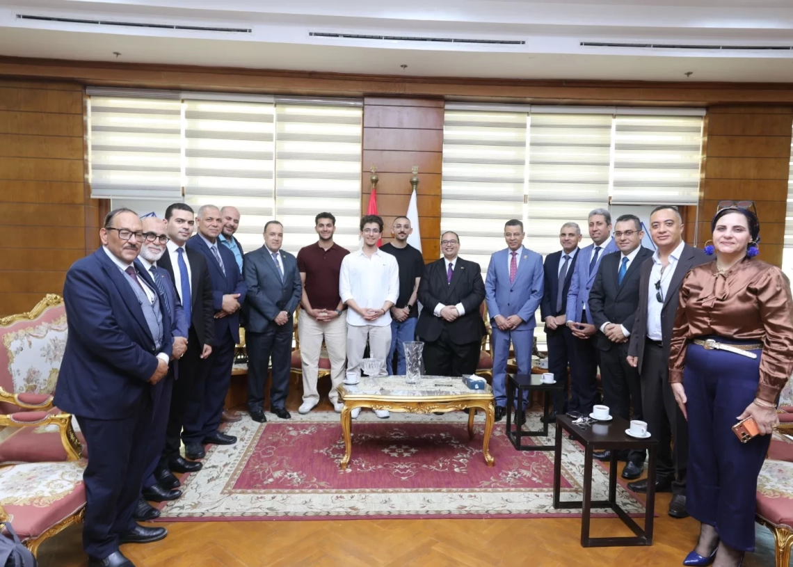 رئيس جامعة كفر الشيخ استقبل وفد هاكاثون للابتكار في الحوسبة والذكاء الاصطناعي 19 - جريدة المساء