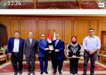 رئيس جامعة كفر الشيخ يهنئ د.السيد عبده لفوزه بجائزة الدولة التقديرية في الفنون 17 - جريدة المساء