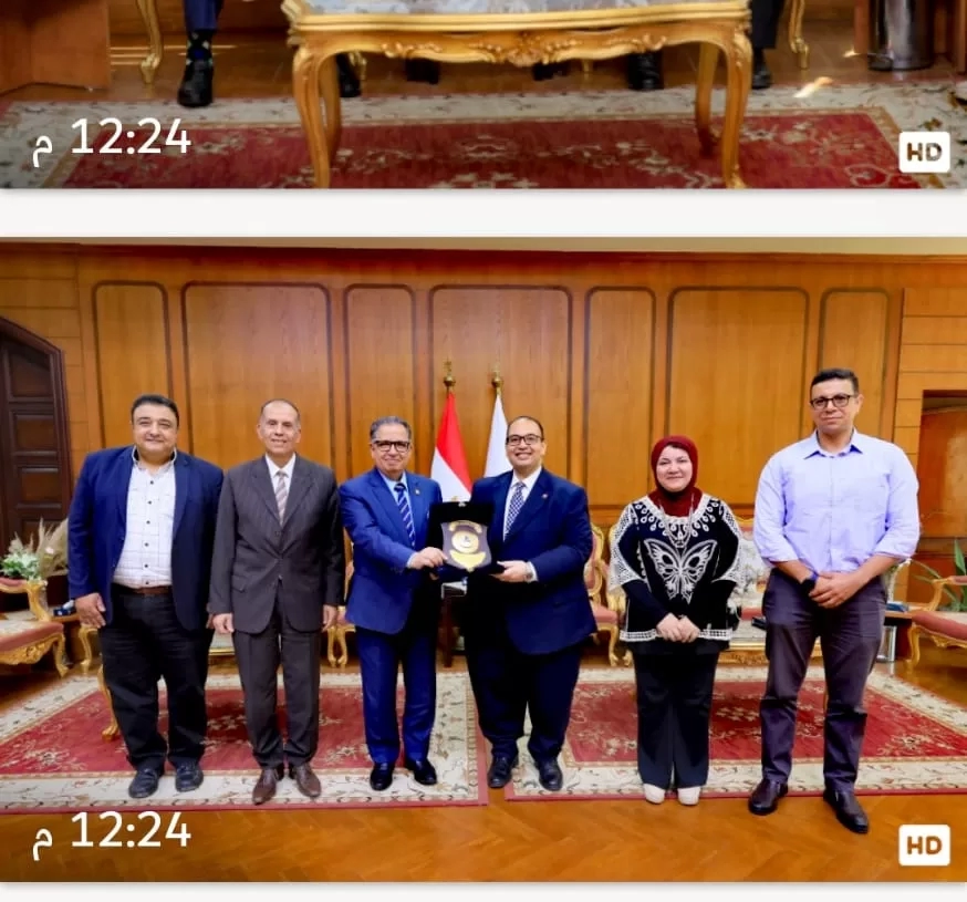 رئيس جامعة كفر الشيخ يهنئ د.السيد عبده لفوزه بجائزة الدولة التقديرية في الفنون 15 - جريدة المساء
