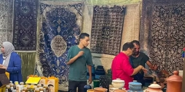 عسل النحل والفخار والخزف والسجاد اليدوي تتصدر جناح محافظة الغربية فى معرض  «كنوز مطروح» 1 - جريدة المساء